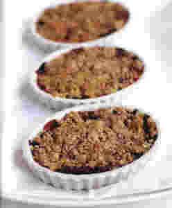 Spiced berry and pear crisp