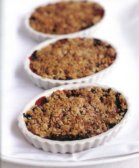 Spiced berry and pear crisp