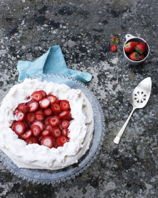 Strawberry Meringue Cake (Mansikkakakku)
